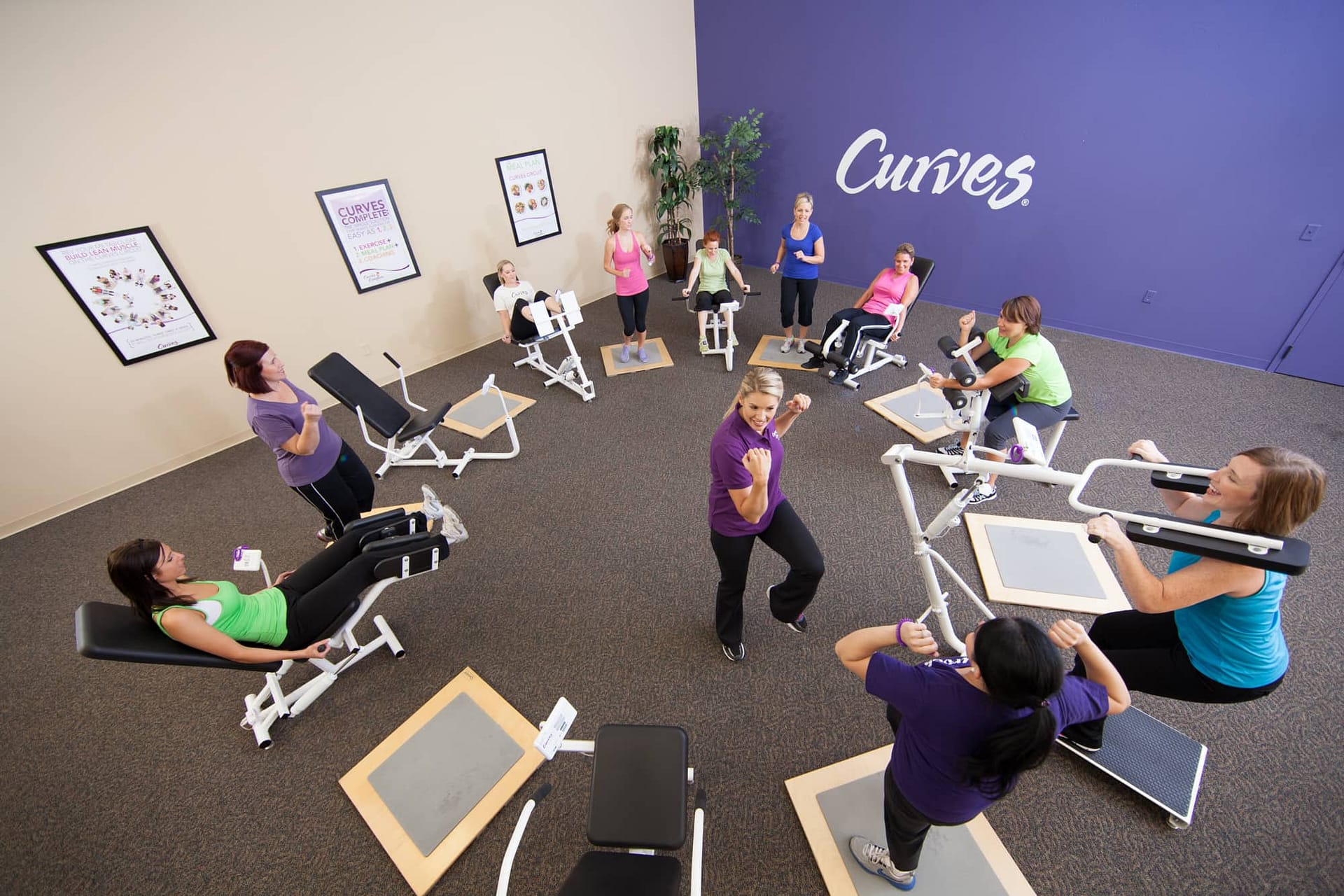 Curves Loses Stamina, Closes Fitness Clubs - WSJ