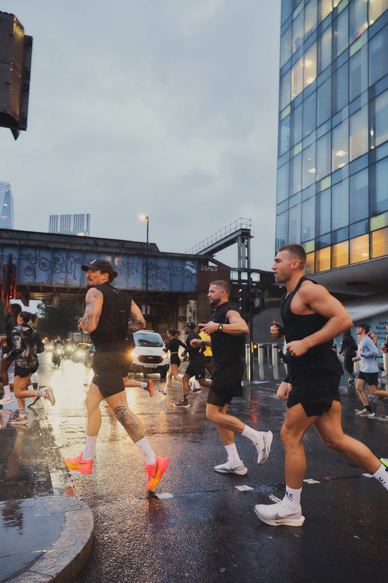 500+ People Take Over The Streets Of London For The Represent 247 x  Puresport Run Club - Sustain Health Magazine